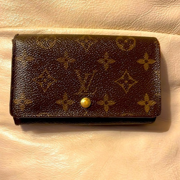 Louis Vuitton Handbags - Louis Vuitton Dani closure wallet